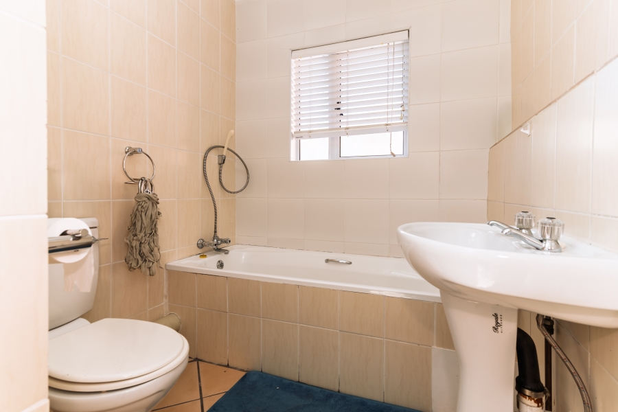 5 Bedroom Property for Sale in Fish Hoek Western Cape